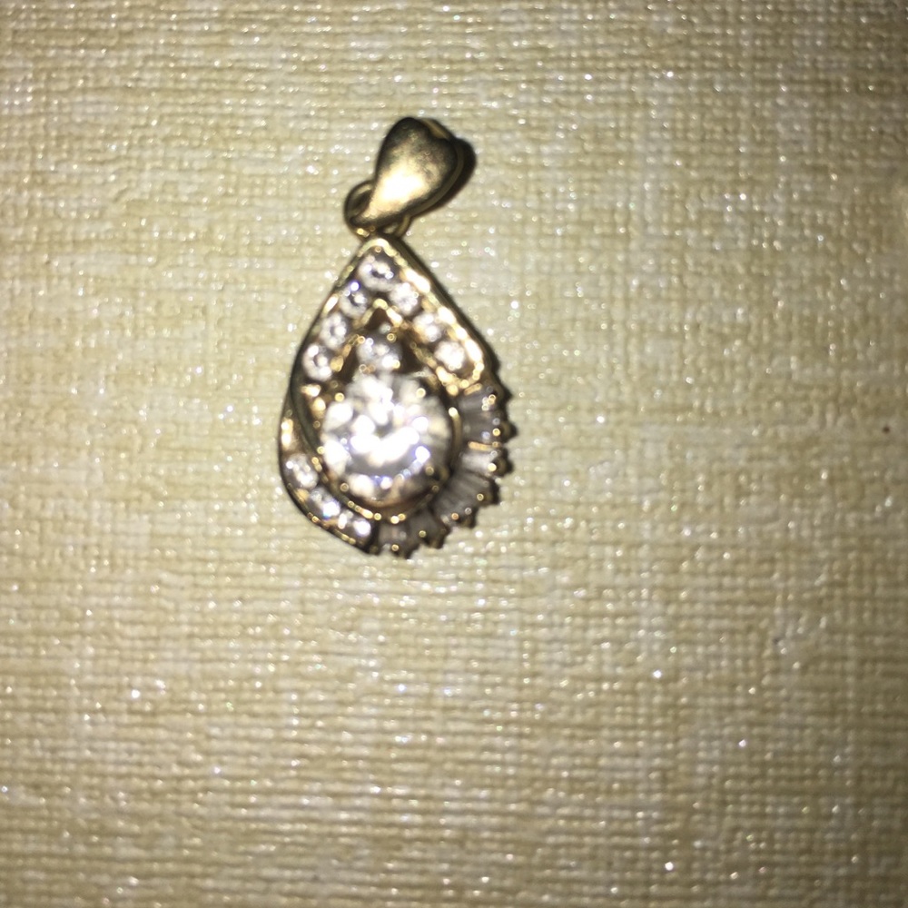 18k gold cubic zirconia pendant